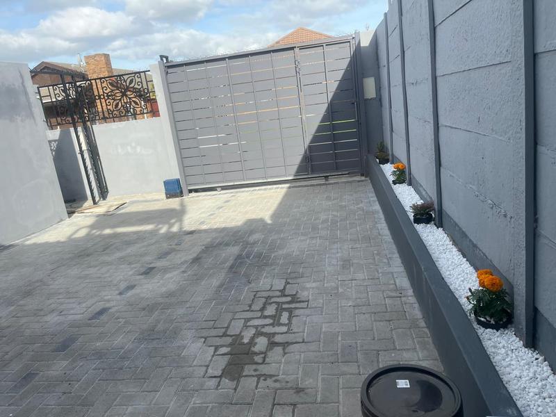 2 Bedroom Property for Sale in Kensington Western Cape
